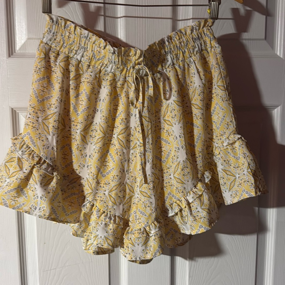 Sorbet shorts in yellow